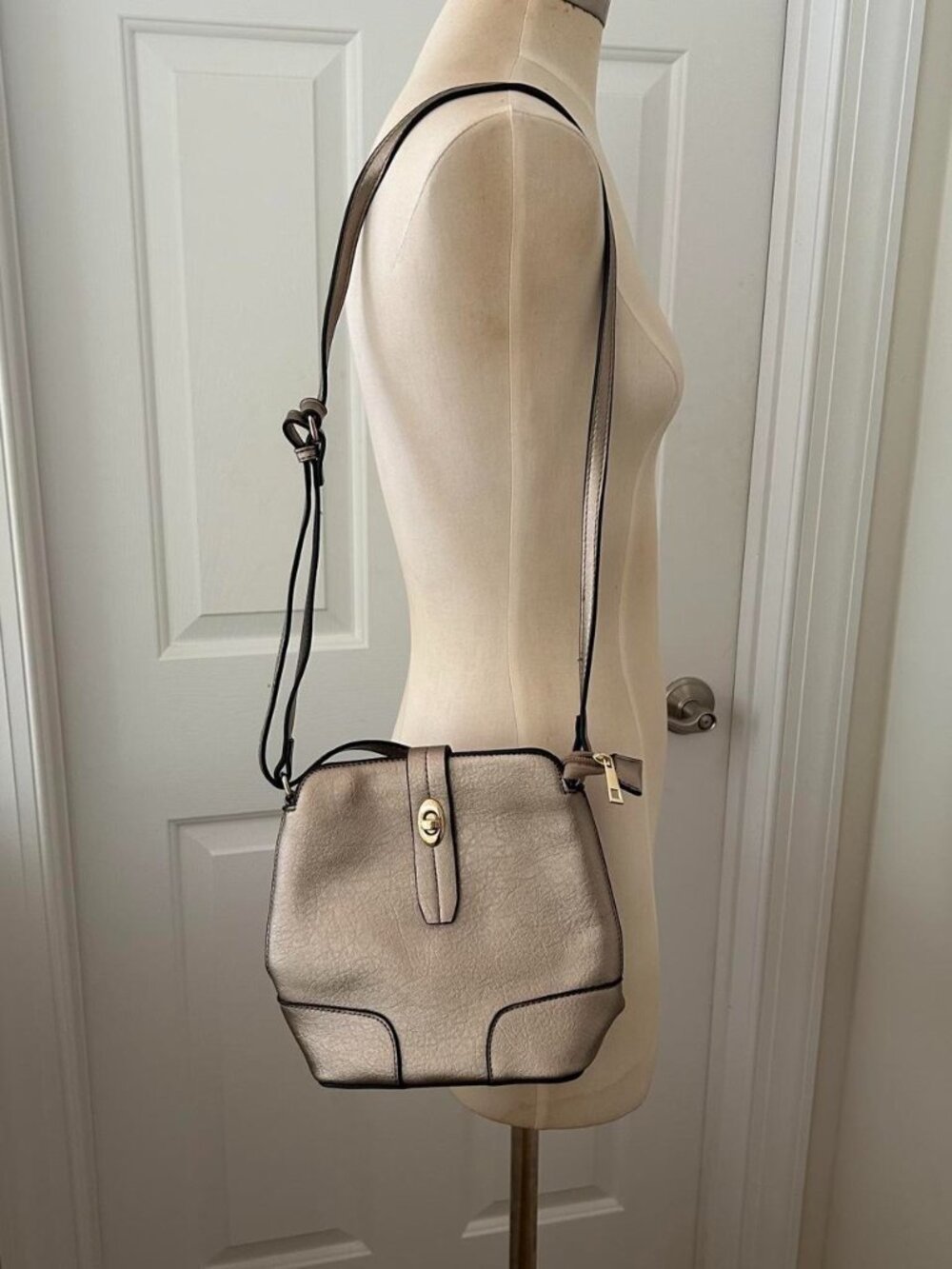 Tan Gold crossbody bag